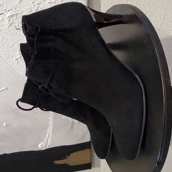 Prevata Yoyo Suede Black Heeled Ankle Booties Made In Italy Women's Size 6.5 - Picture 3 of 6